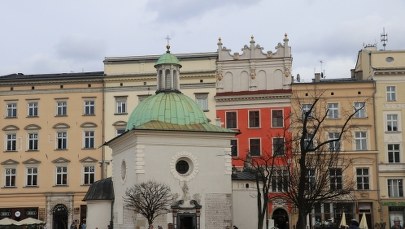 Półnadzy turyści na krakowskim Rynku. Policja prowadzi postępowanie