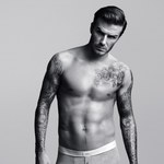 Półnagi Beckham w przerwie meczu Super Bowl