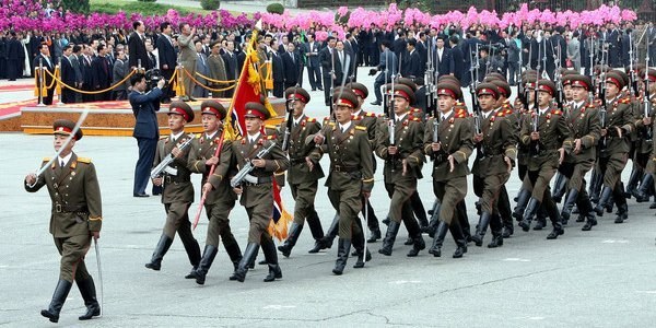Północna Korea woli parady wojskowe niż olimpijskie /AFP
