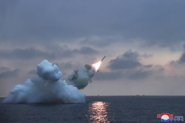 Północnokoreański test pocisków manewrujących wystrzeliwanych z okrętu podwodnego /KCNA /PAP/EPA