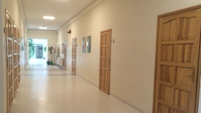 Półokrągłe sale i studio nagraniowe - szkoła dla dzieci z niedosłuchem