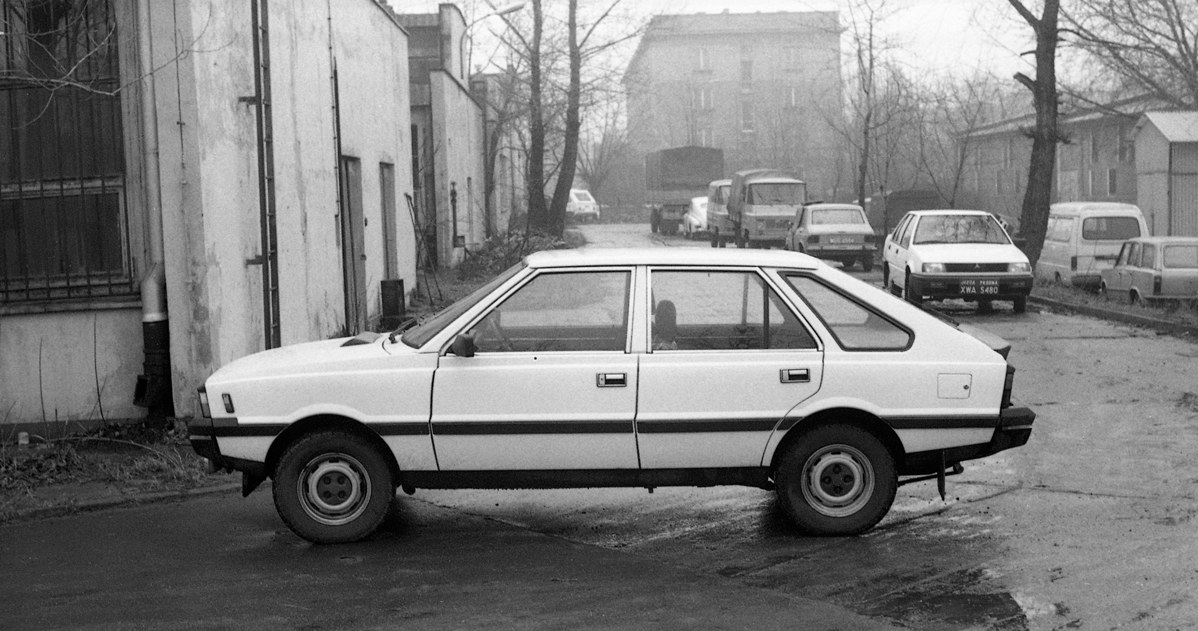 Polonez (Instytut Transportu Samochodowego) /Wydawnictwo Dragon  /materiały prasowe