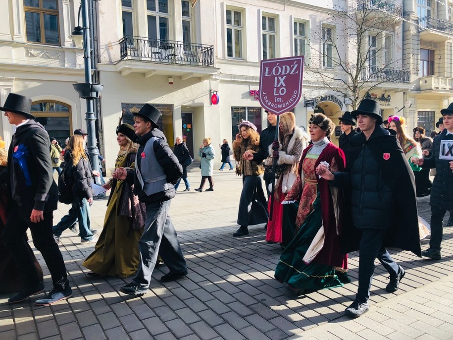 Polonez maturzystów na ulicy Piotrkowskiej to już tradycja /Agnieszka Wyderka /RMF FM