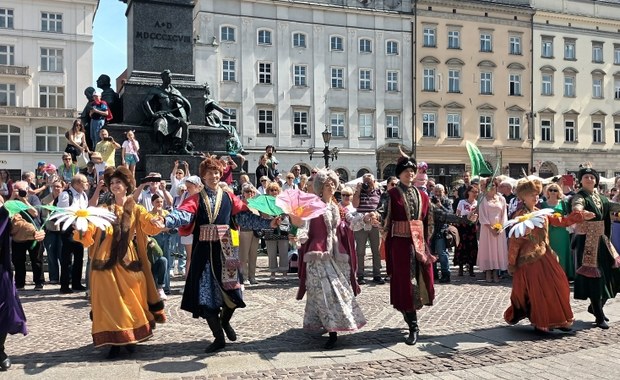 Polonez na rynku, czyli krakowskie obchody Międzynarodowego Dnia Tańca