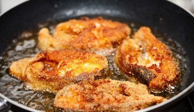 Połóż na patelni, gdy będziesz smażyć ryby na wigilię. Nie będzie jej czuć w całym domu