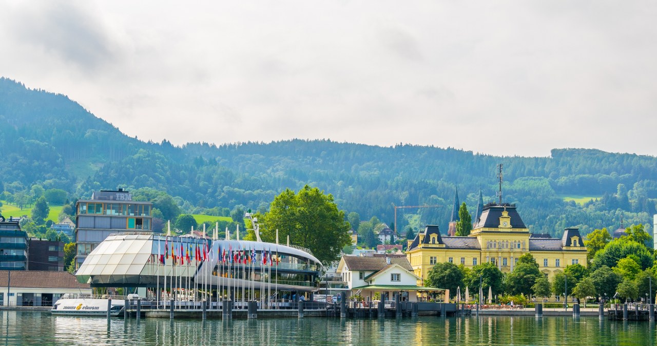 Położona nad Jeziorem Bodeńskim Bregencja to piękne miasto, w którym dużo się dzieje. Na jakie atrakcje można liczyć? /Pixel