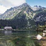 Położony 100 metrów wyżej niż Morskie Oko. Piękne widoki i mniej tłumów
