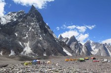 Polscy himalaiści, którzy uczestniczyli w wyprawie na Mitre Peak, wracają do Polski