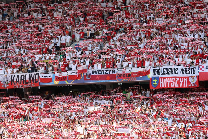 Polscy kibice na trybunach stadionu w Nicei /AFP