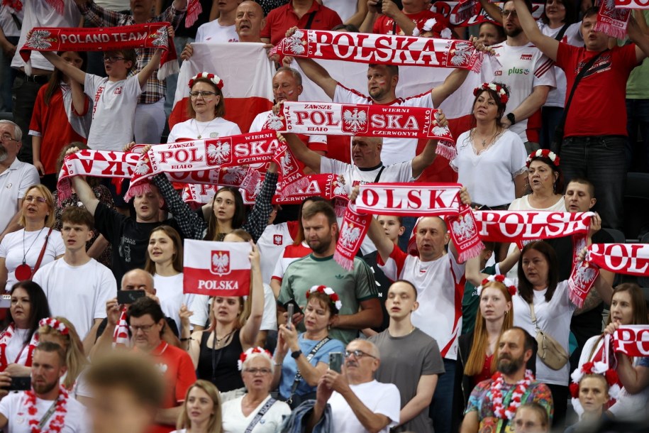 Polscy kibice oglądający mecz z Niemcami /Jarek Praszkiewicz /PAP