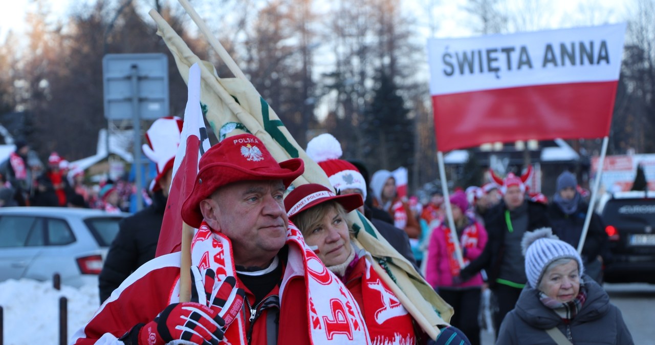 Polscy kibice przed konkursem drużynowym w Zakopanem
