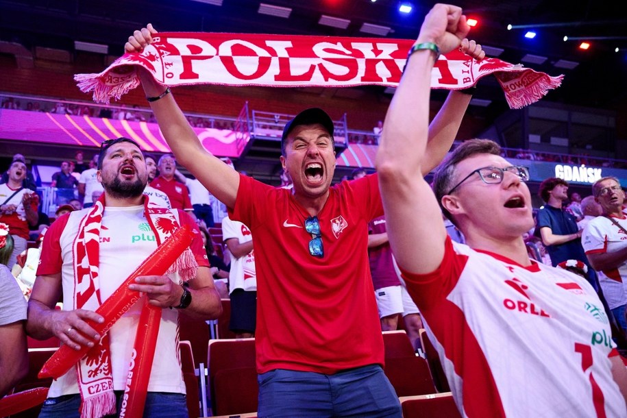 Polscy kibice siatkówki na zdjęciu ilustracyjnym /Adam Warżawa /PAP