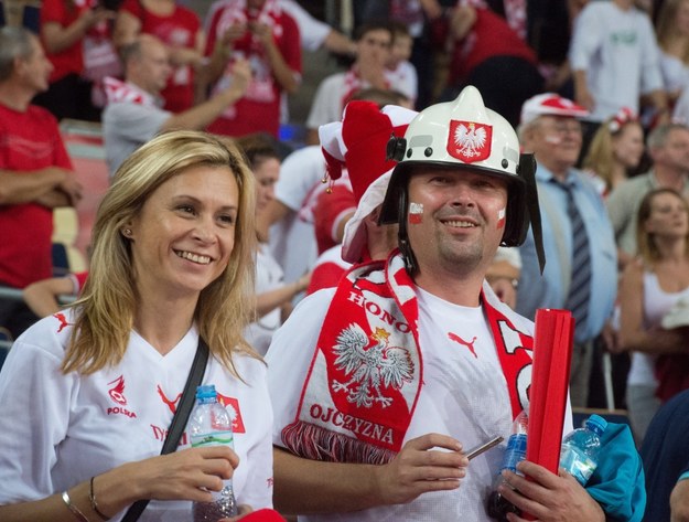 Polscy kibice w meczu grupy H mistrzostw świata siatkarzy z Brazylią w Łodzi /Grzegorz Michałowski /PAP