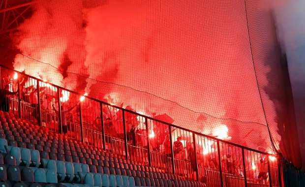 Polscy kibice zaatakowali autokar izraelskich fanów? Skandal goni skandal