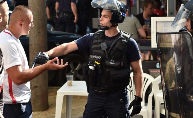 Polscy kibole starli się z policją w Marsylii. W ruch poszedł gaz łzawiący