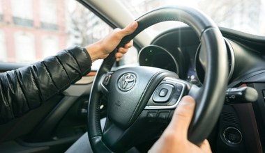 Polscy kierowcy Toyot i aut z Korei na celowniku drogówki. Wystarczy ruch ręką