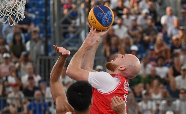 Polscy koszykarze 3x3 przegrali z Łotwą, ale zagrają o półfinał