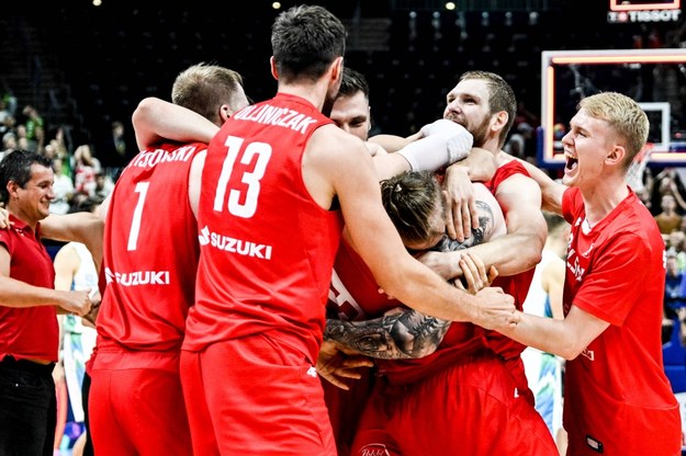 Polscy koszykarze po meczu ze Słowenią /FILIP SINGER /PAP/EPA