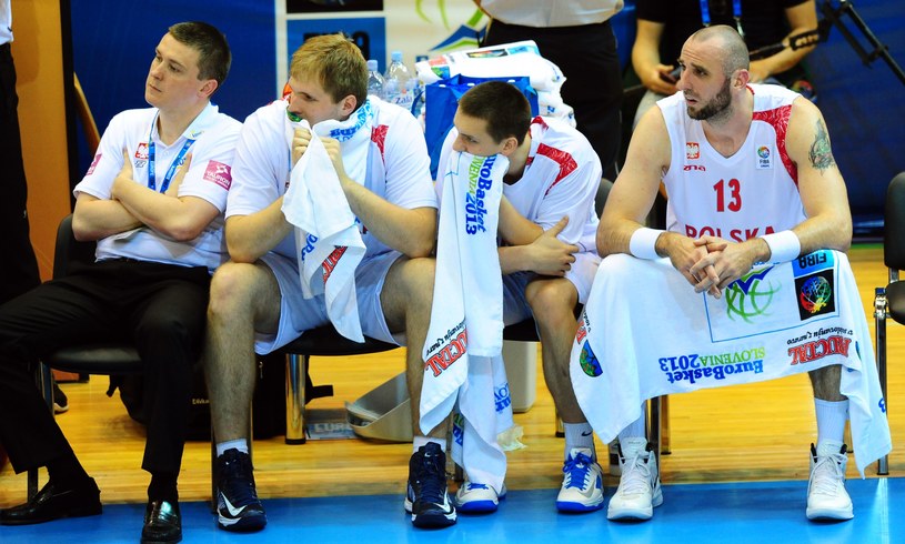 Polscy koszykarze po porażce z Czechami /AFP