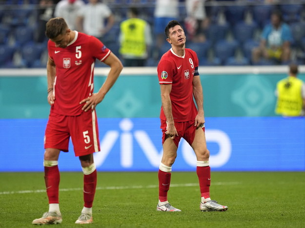 Polscy piłkarze na murawie, podczas meczu ze Szwedami /Dmitry Lovetsky / POOL /PAP/EPA