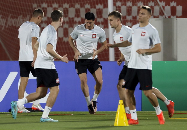 Polscy piłkarze na treningu w Katarze /RONALD WITTEK /PAP/EPA