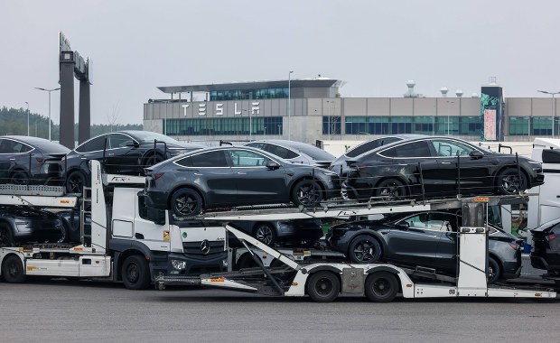 Polscy pracownicy w niemieckiej fabryce Tesli: Nie będziemy milczeć