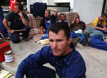 Polscy pracownicy we Francji potrafią się sprzeciwić i zastrajkować. Ci w Holandii jeszcze nie... /AFP