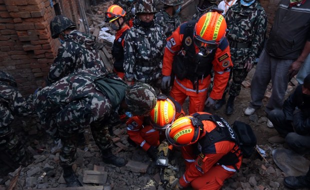 Polscy ratownicy opuszczają Katmandu. Jadą ratować ludzi w górach
