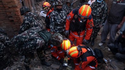 Polscy ratownicy opuszczają Katmandu. Jadą ratować ludzi w górach
