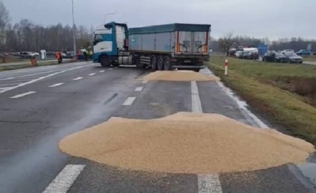 Polscy rolnicy wysypali ukraińskie zboże. Prokuratura wszczęła śledztwo 