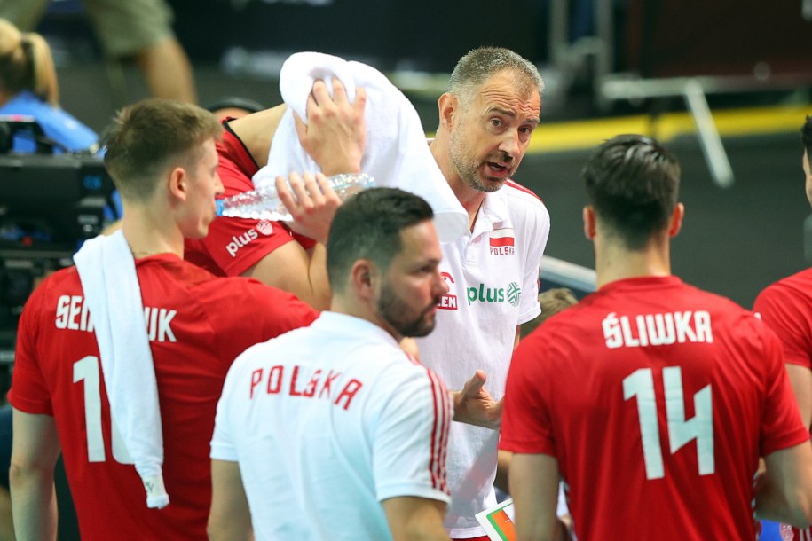 Polscy siatkarze i trener Nikola Grbić /	Łukasz Gągulski /PAP