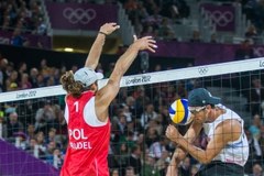 Polscy siatkarze plażowi pokonali faworytów turnieju olimpijskiego