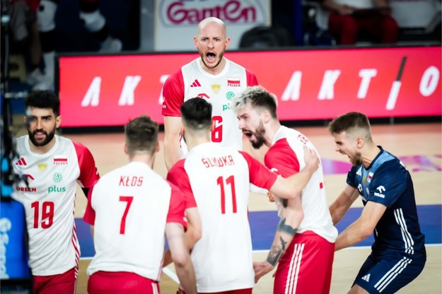 Polscy siatkarze podczas meczu z Bułgarią /FIVB.com /