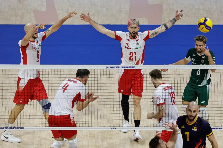 Polscy siatkarze w meczu z Rumunią /ROLEX DELA PENA    /PAP/EPA