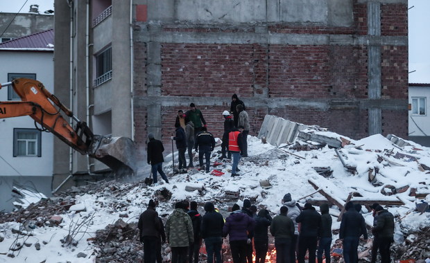Polscy strażacy w Turcji uratowali już 10 osób. "Działamy dalej"  