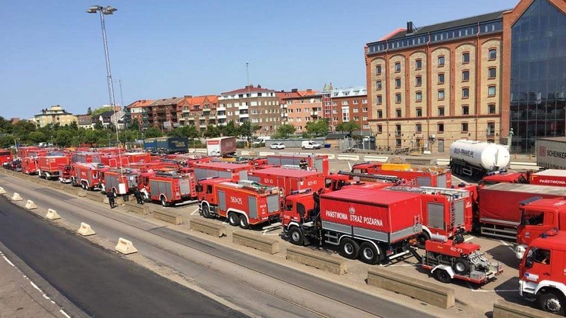 Polscy strażacy zostali przywitani przez Szwedów jak bohaterowie /Geekweek