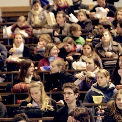 Polscy studenci przeprosili się z kredytami na naukę /AFP