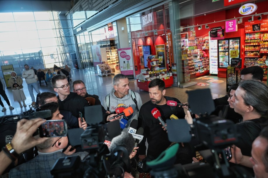 Polscy turyści na lotnisku „Ławica” im. Henryka Wieniawskiego w Poznaniu /	Jakub Kaczmarczyk   /PAP