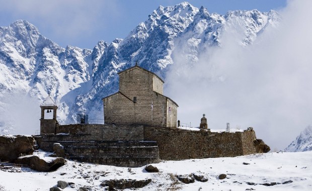 Polscy wspinacze utknęli na Kaukazie. Leci po nich śmigłowiec