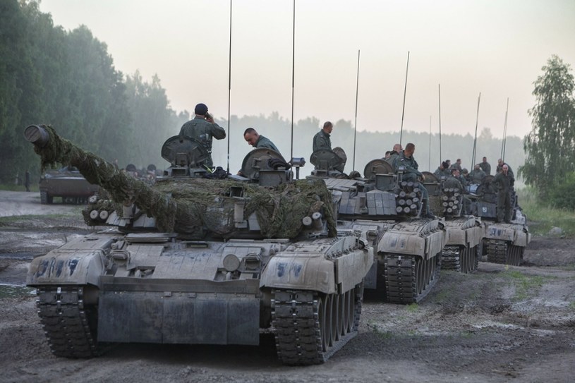 Polscy żołnierze podczas ćwiczeń w czołgach PT-91 Twardy /MAREK MALISZEWSKI/REPORTER /Reporter