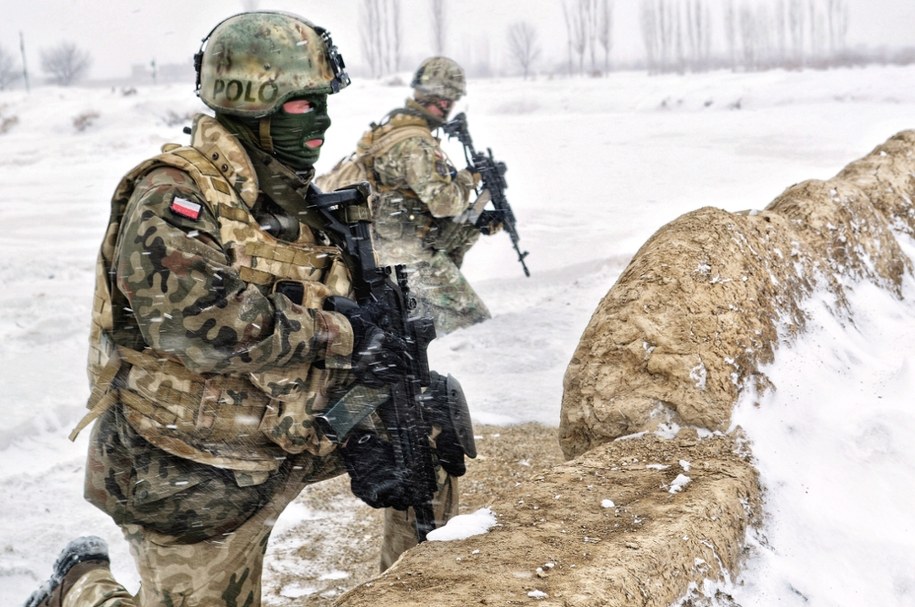 Polscy żołnierze podczas misji w Afganistanie. /Ryanzo W. Perez /Shutterstock