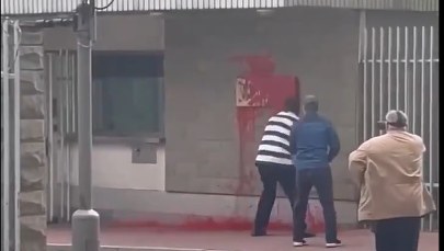 Polska ambasada w Moskwie oblana czerwoną farbą