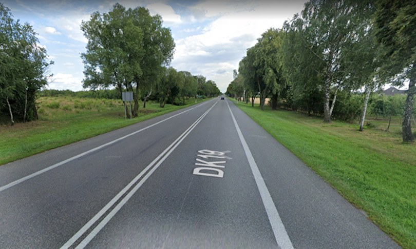 Polska: droga DK19 – podwójna linia ciągła segregacyjna, linie krawędziowe o szerokości 24 cm /GDDKiA