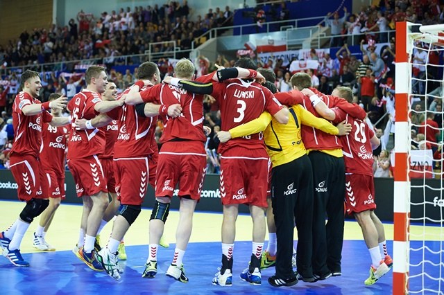 Polska drużyna piłkarzy ręcznych /PAP/Adam Warżawa    /PAP
