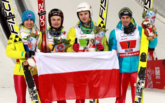 Polska drużyna, w składzie (od lewej): Kamil Stoch, Jan Ziobro, Klemens Murańka i Piotr Żyła, zdobyła brązowy medal mistrzostw świata w szwedzkim Falun /Grzegorz Momot /PAP