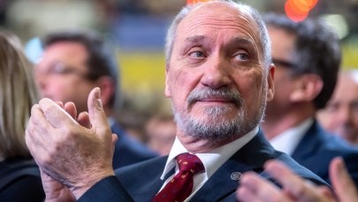 Polska Fundacja Narodowa płaciła za przeloty i hotele znajomego Macierewicza