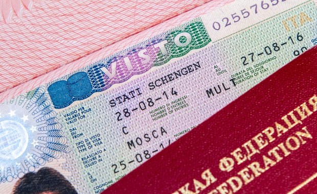 Polska i 10 innych krajów żądają blokady wiz dla Rosjan. Dramatyczny list do KE