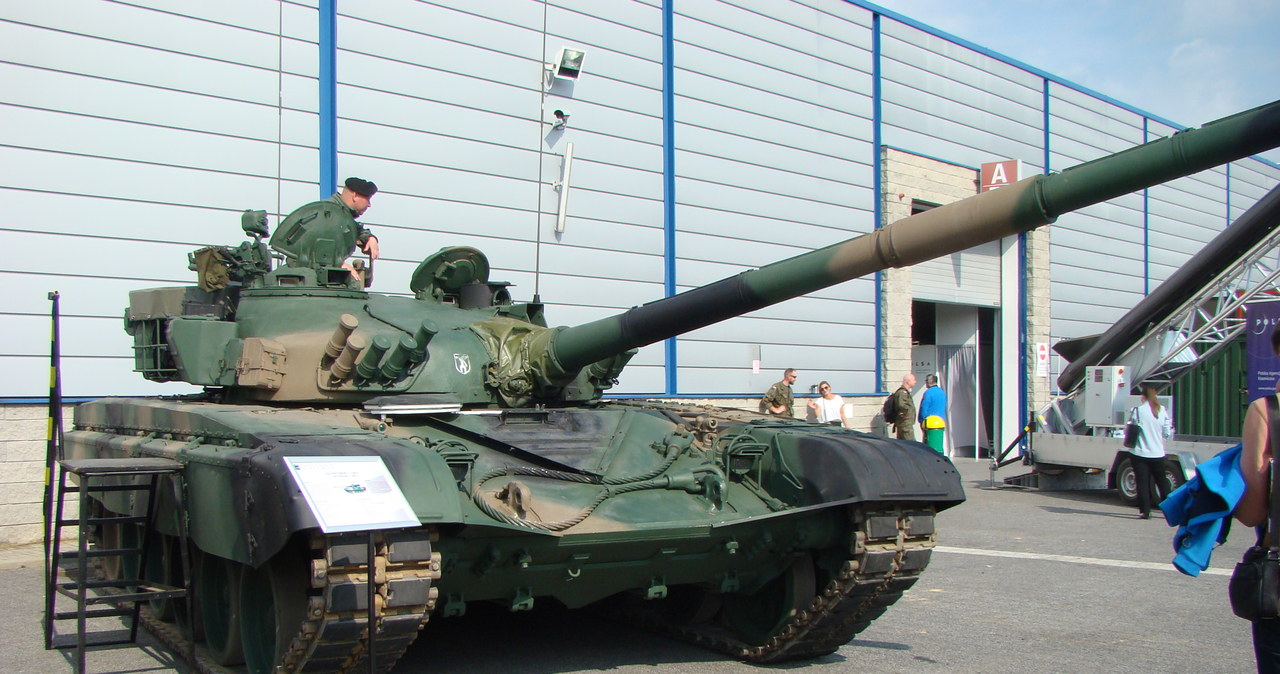 Polska już od kwietnia 2022 roku zaczęła wysyłać Ukrainie czołgi T-72M1R. Obecnie Kijów posiada ponad 200 tych maszyn /Michał Derela /Wikipedia