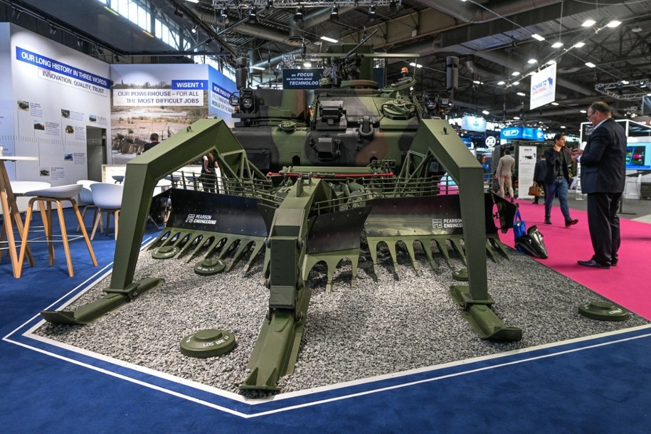 Polska kupiłą 25 "czołgów saperskich" M1150 ABV /Artur Widak/NurPhoto/AFP /East News