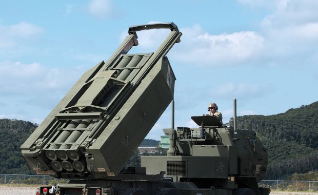 Polska kupiła kolejne wyrzutnie HIMARS. Co to za broń?